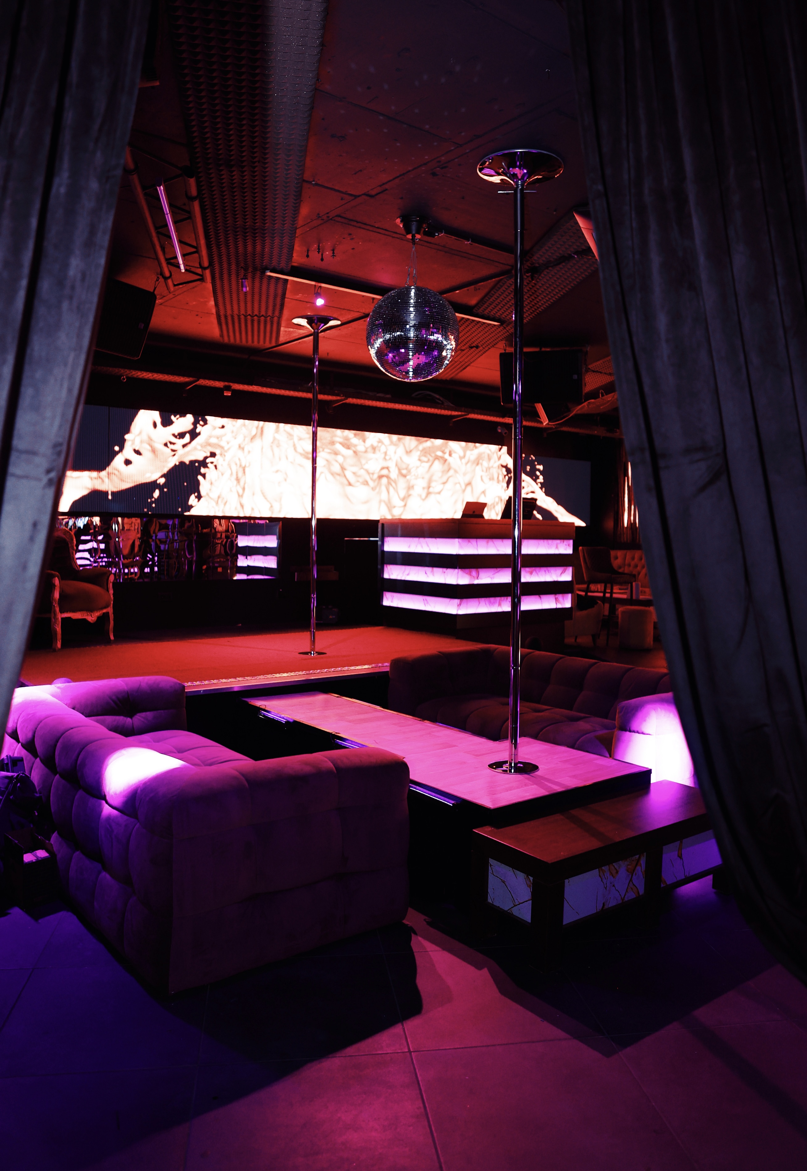 Bilder Crystal Club & Lounge | Stripclub | Tabledance | Live Shows | Nightclub