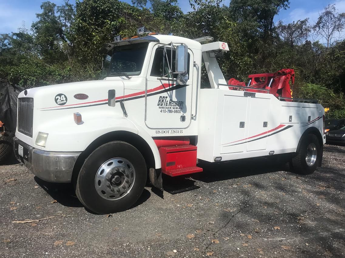 BBT &amp; Recovery Wrecker Service Logo