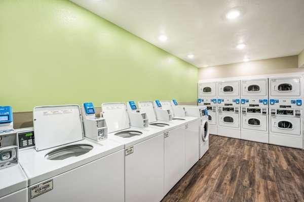 Images WoodSpring Suites Bradenton