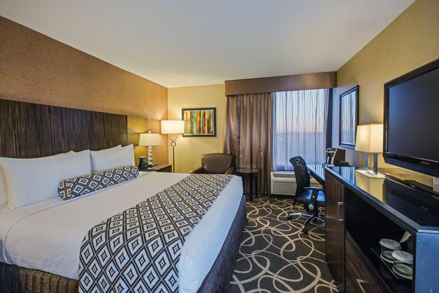 Images Crowne Plaza Newark Airport, an IHG Hotel