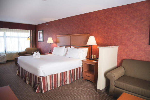 Images Holiday Inn Express & Suites Loveland, an IHG Hotel