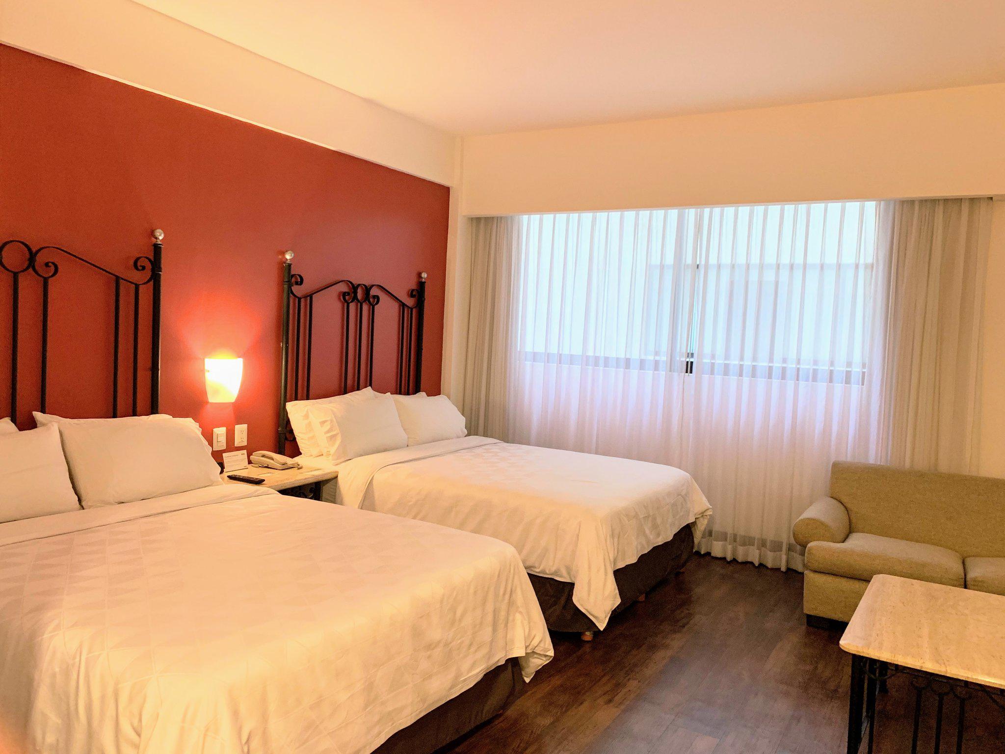 Images Holiday Inn & Suites Guadalajara Centro Historico, an IHG Hotel