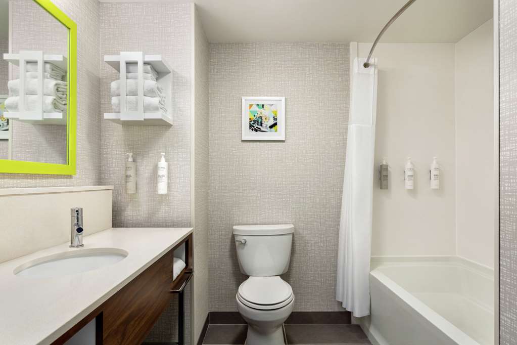 Guest room bath
