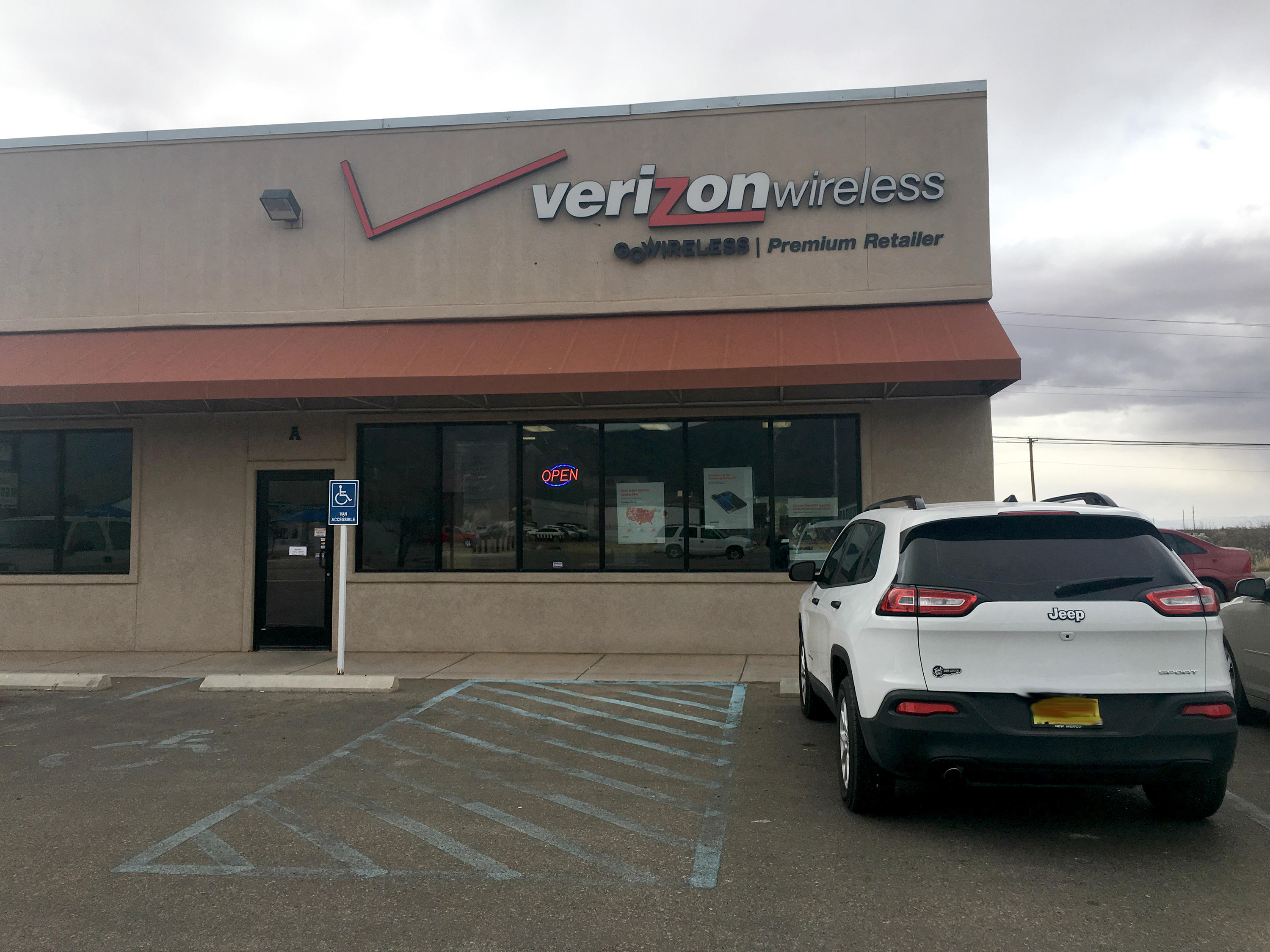 Verizon Authorized Retailer – GoWireless Photo