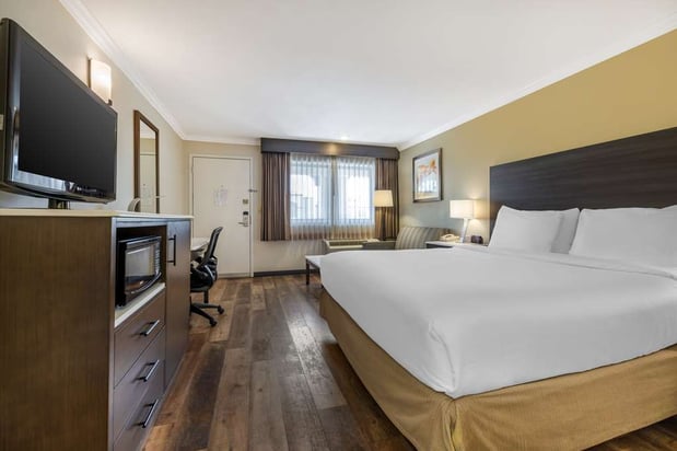 Images Best Western Plus Orange County Airport North