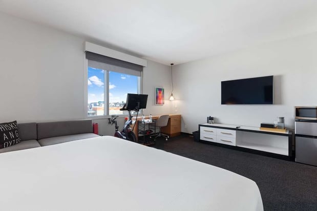 Images The Rose Hotel Chicago O’Hare, Tapestry Collection by Hilton
