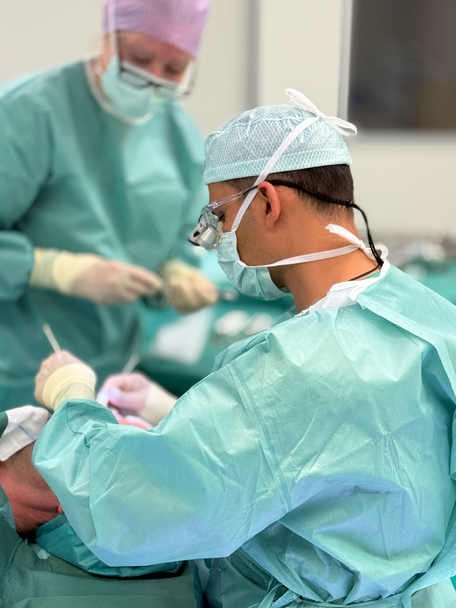 Bilder Dr. Nichlos - Plastische Chirurgie Frankfurt