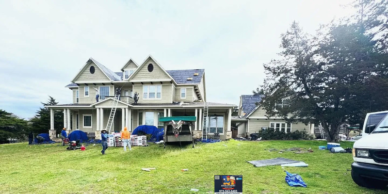 Our residential roofing team has the knowledge and skills to make sure your roof looks and functions 