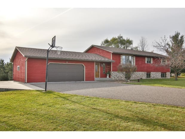 Images Jackie Kumm - Edina Realty - Real Estate Services in the St. Croix Valley