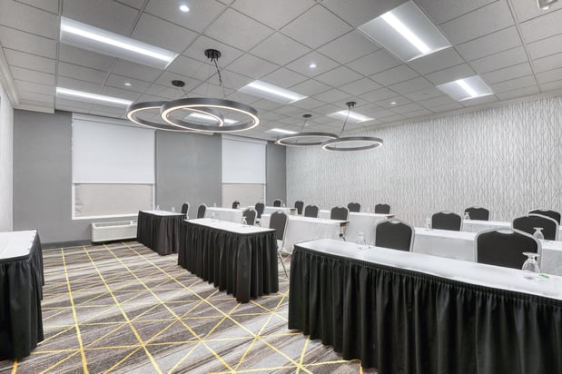 Images Holiday Inn & Suites Madison West - Middleton by IHG