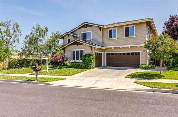 Images Amber Hom Realm Real Estate