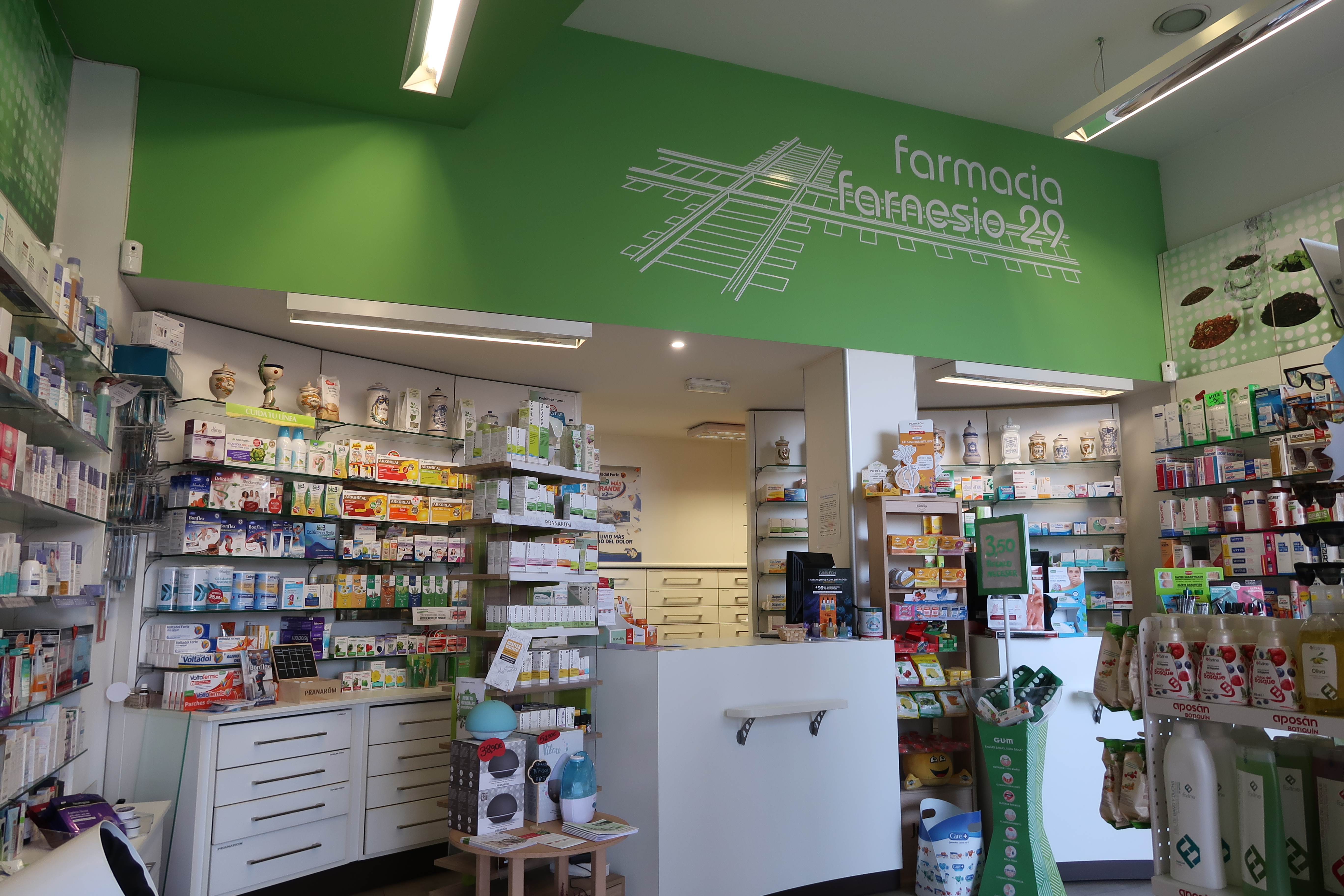 Foto de Farmacia farnesio 29 (Lda. Basilia Illana Fernández) Valladolid