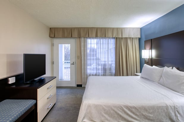 Images Holiday Inn & Suites Atlanta Airport-North by IHG