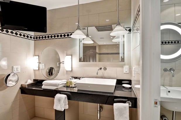 Images The Cincinnatian Hotel, Curio Collection by Hilton