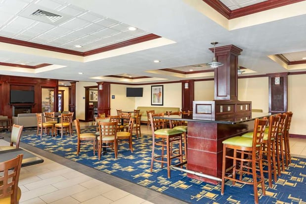 Images Best Western Plus Pratt