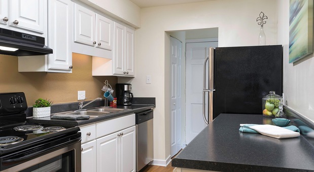 Images Holly Hills Apartments