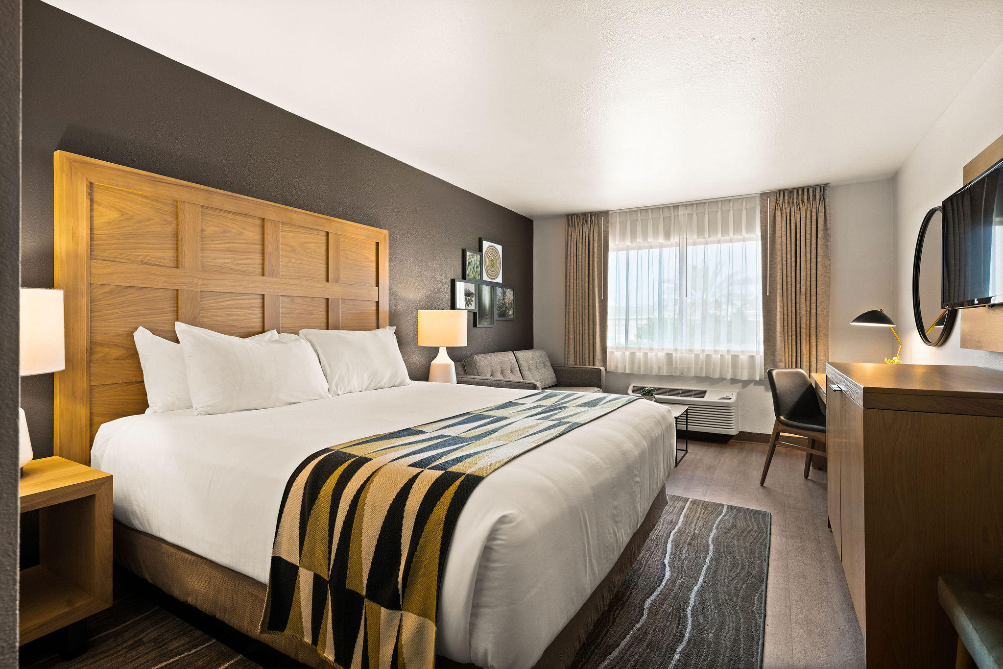Oxford Suites Redding Guestrooms