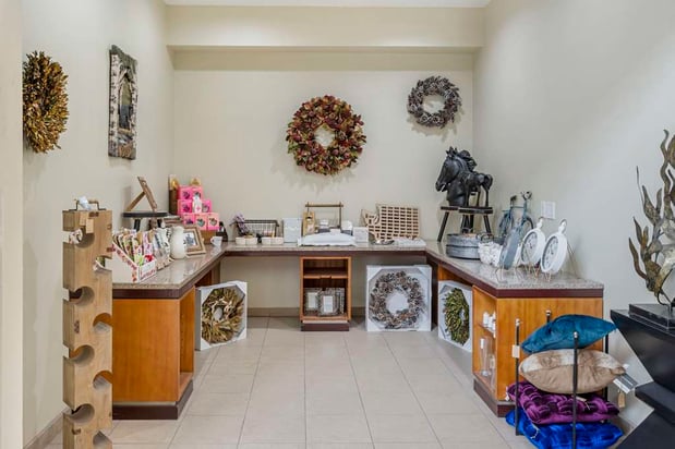 Images Best Western Plus Peppertree Inn at Omak