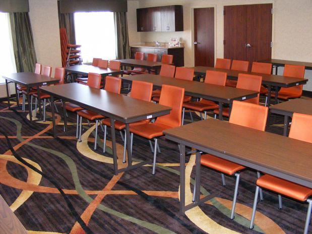 Images Holiday Inn Express & Suites Muskogee by IHG