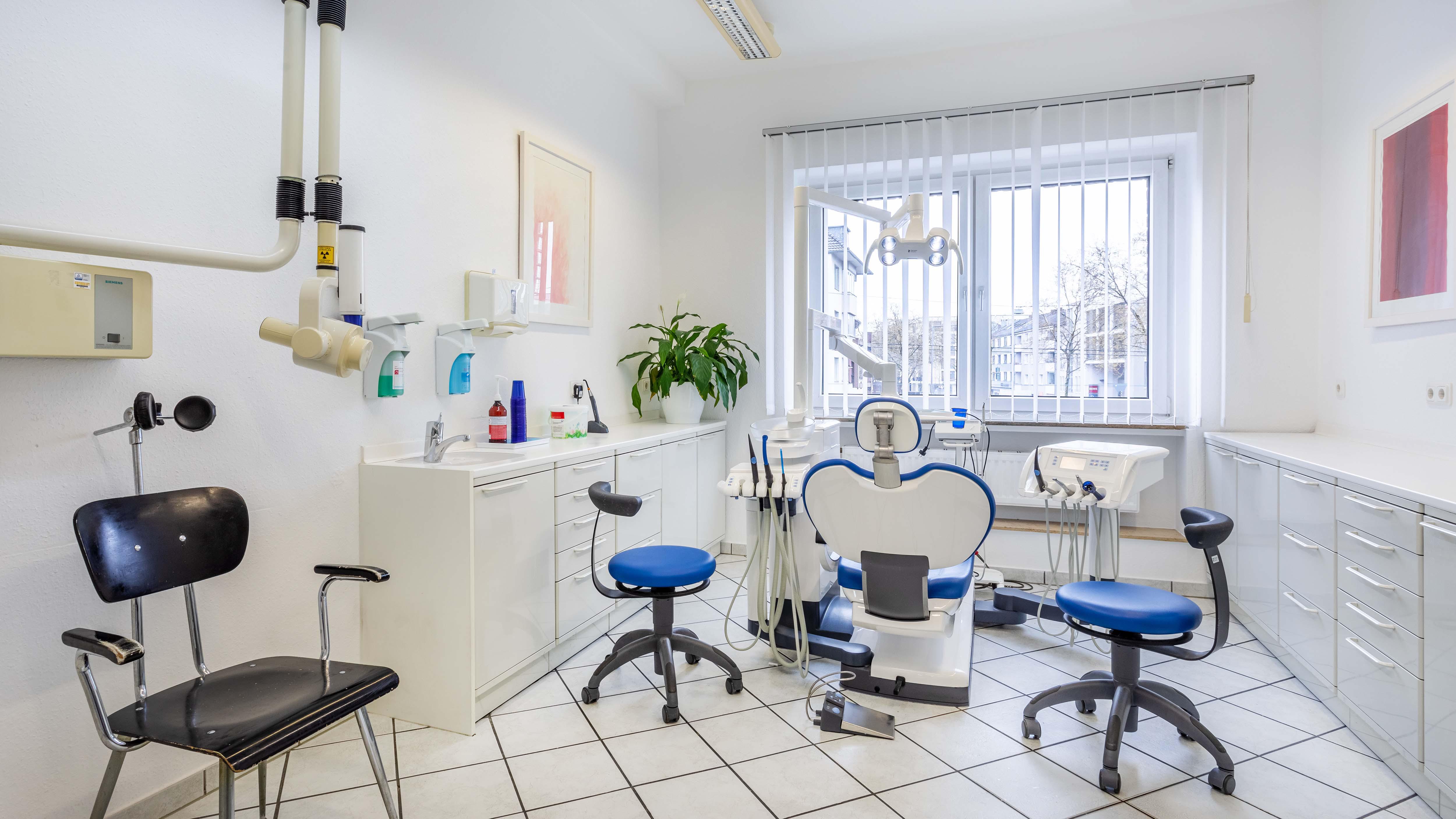 Bilder Zahnarztpraxis Dr. Hörschler Köln