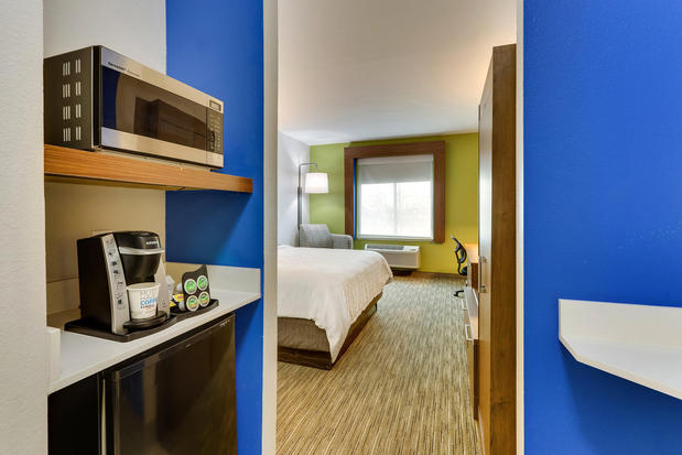 Images Holiday Inn Express & Suites Waxahachie, an IHG Hotel
