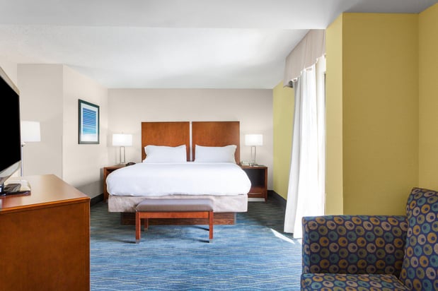 Images Holiday Inn Express & Suites Wilmington-University Ctr by IHG