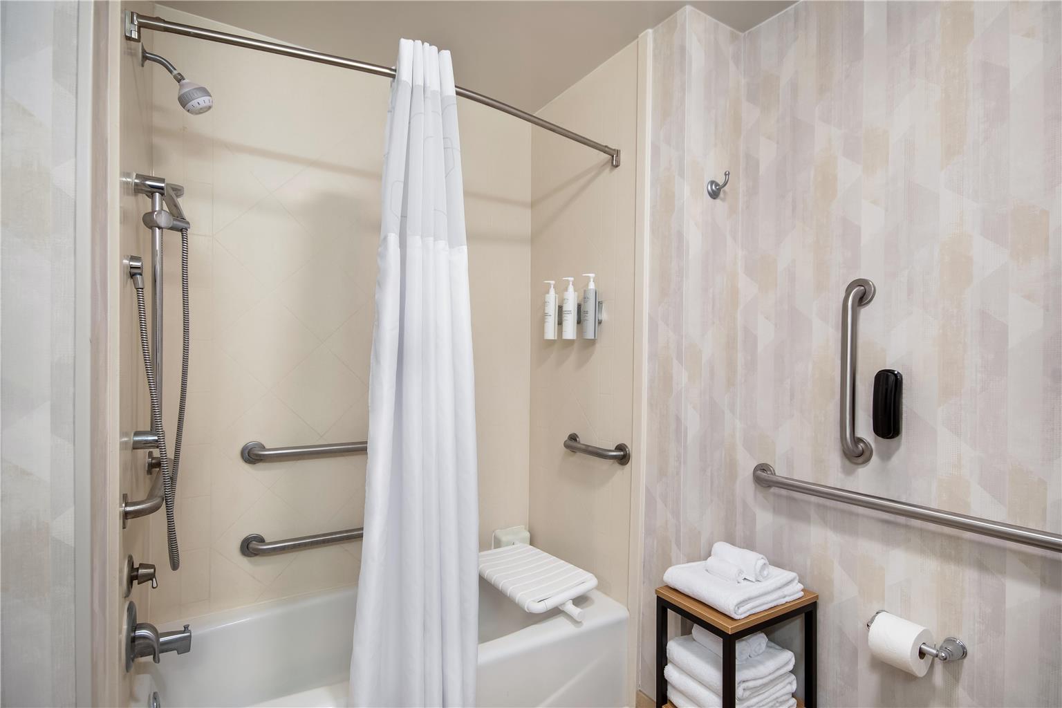 Guest room bath