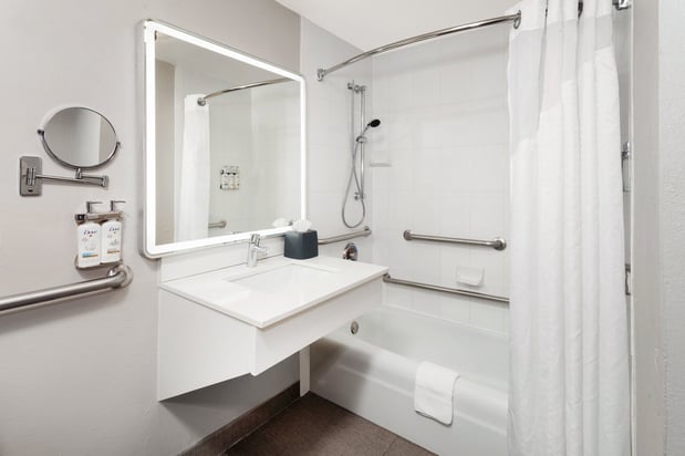 Images Holiday Inn Chicago Oakbrook by IHG