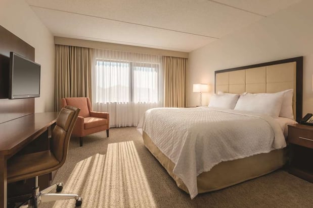 Images Embassy Suites by Hilton Milwaukee Brookfield