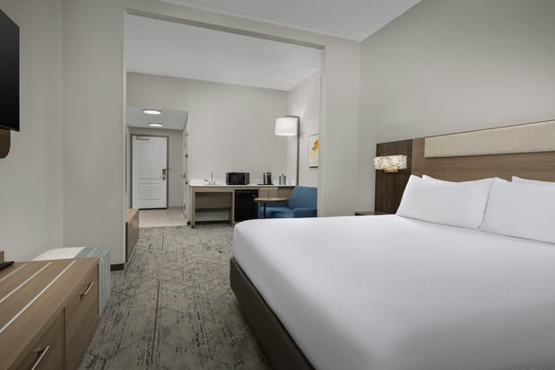 Images Holiday Inn Express & Suites Greensboro - Airport Area by IHG