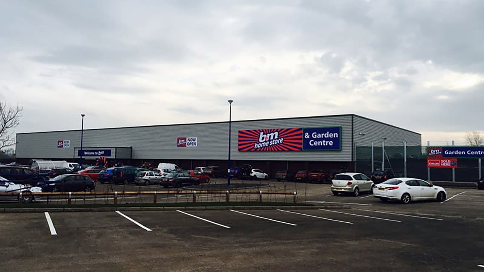 Images B&M Home Store with Garden Centre