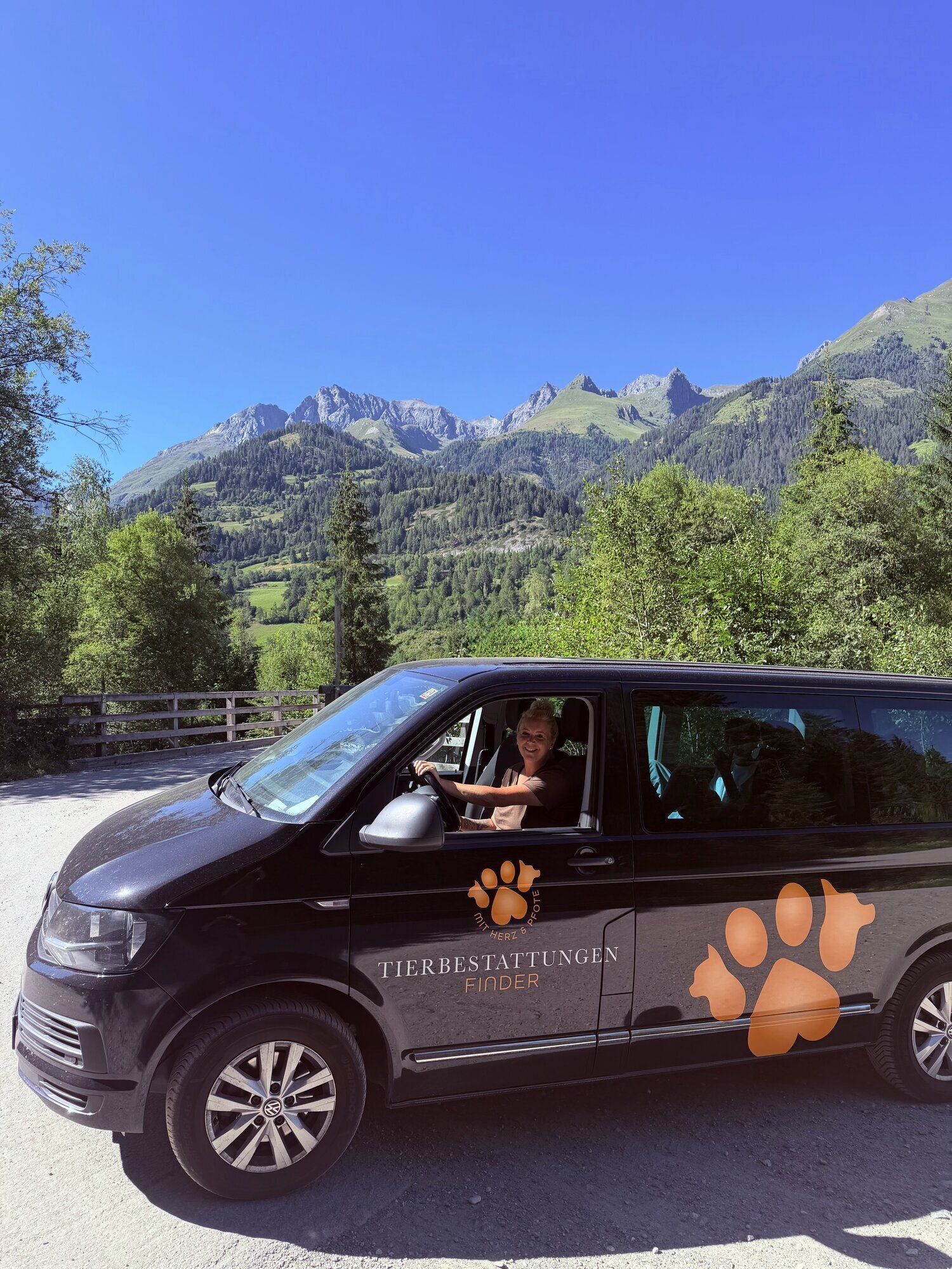 Tierbestattungen Finder mit Herz und Pfote, Siemensweg 29 in Wegberg