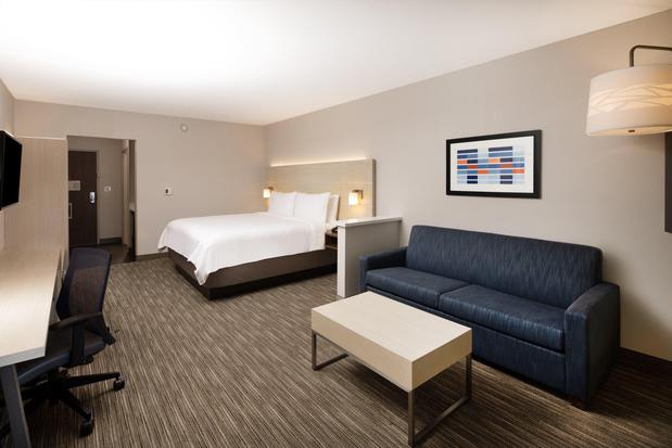 Images Holiday Inn Express & Suites Ft Myers Beach-Sanibel Gateway, an IHG Hotel