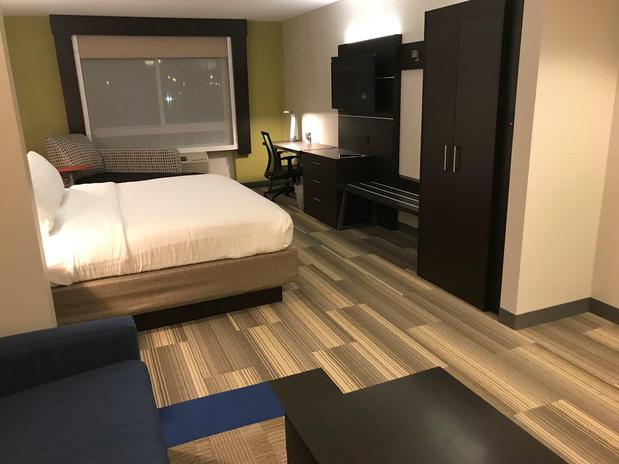 Images Holiday Inn Express & Suites Canton, an IHG Hotel