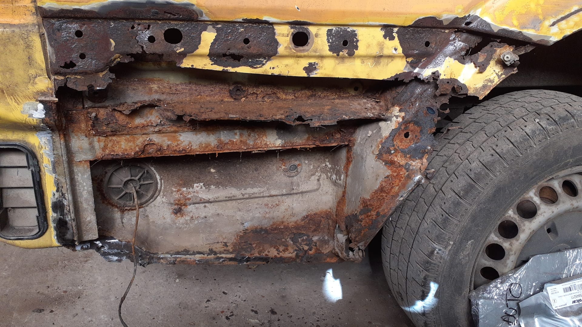 J.A. WEALDING, pretrūsas apstrāde