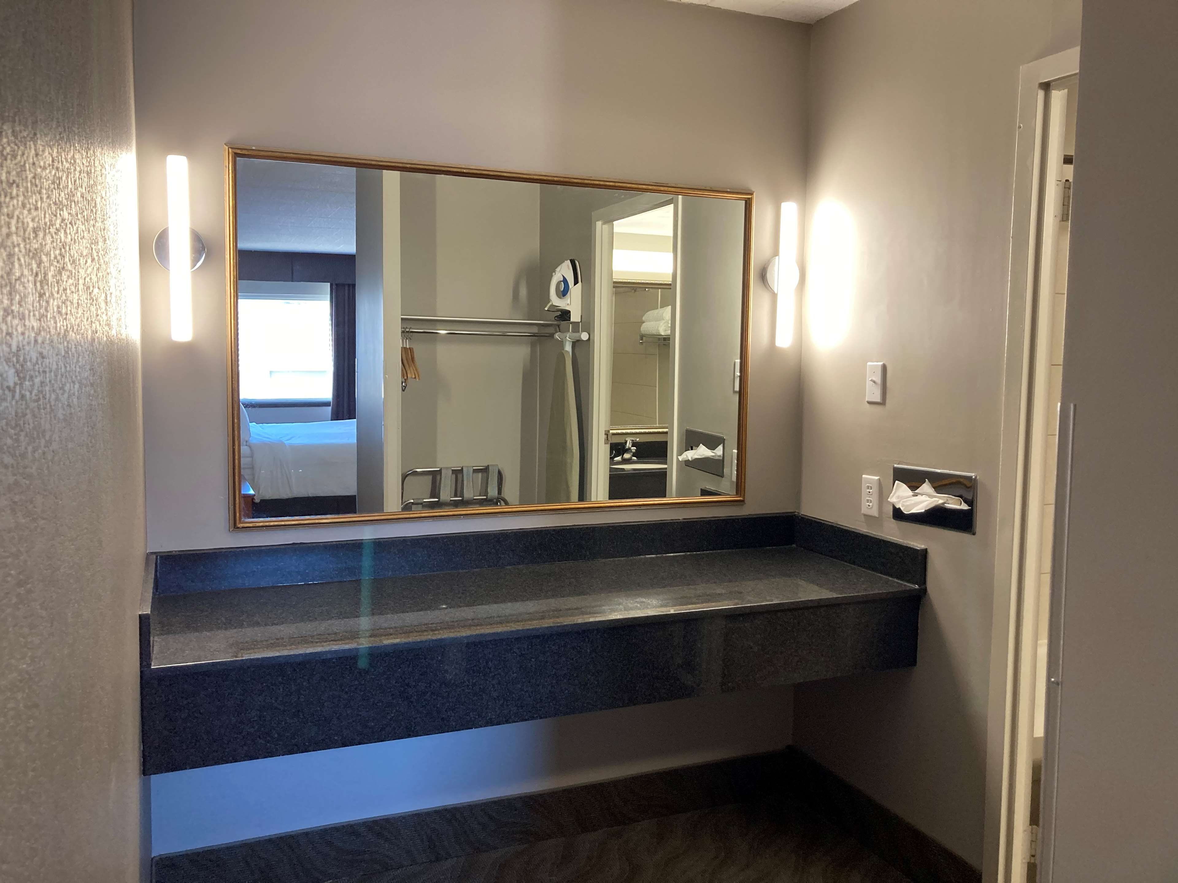 King Suite Dressing Area Best Western North Bay Hotel & Conference Centre North Bay (705)474-5800