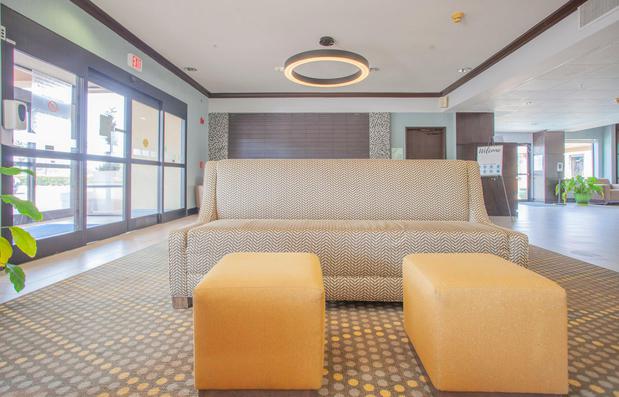 Images Holiday Inn & Suites Spring - the Woodlands Area by IHG