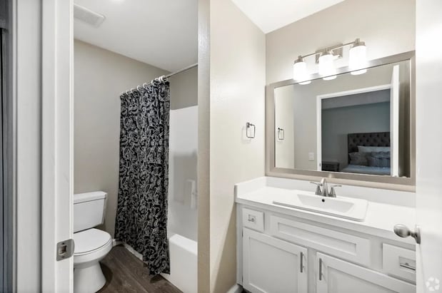 Images The Oaks Apartments