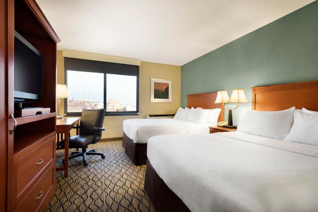 Images Holiday Inn & Suites Duluth-Downtown, an IHG Hotel