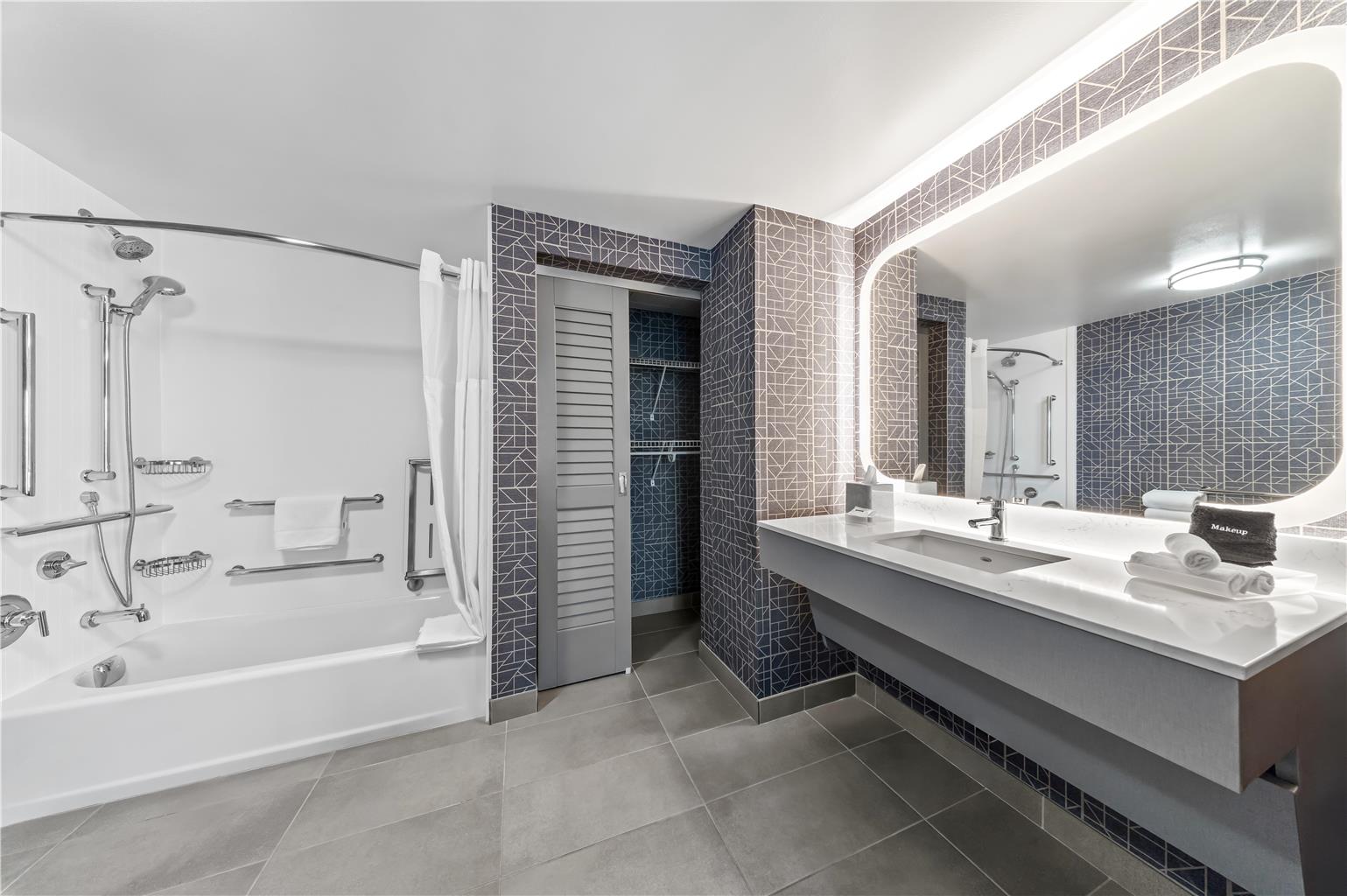 Guest room bath