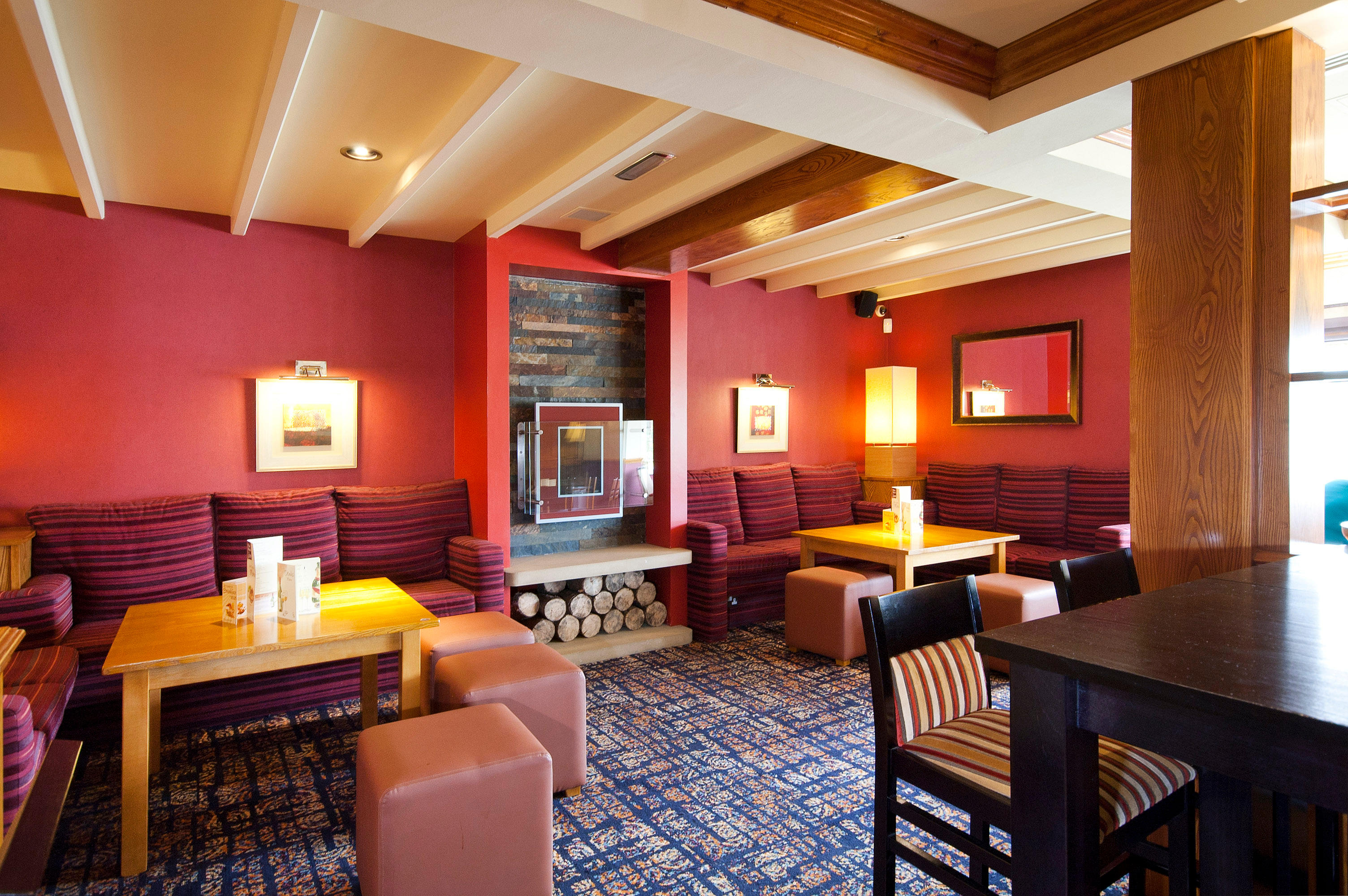 Table Table restaurant interior Premier Inn Edinburgh A7 (Dalkeith) hotel Edinburgh 03333 219227