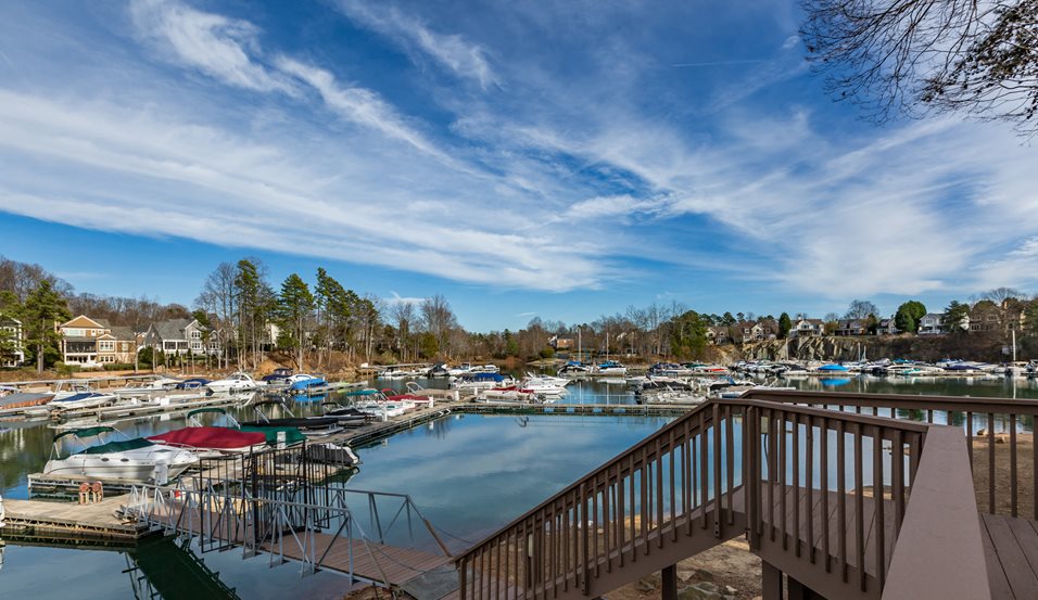 Sailpointe at Lake Norman Apartment Homes Photo