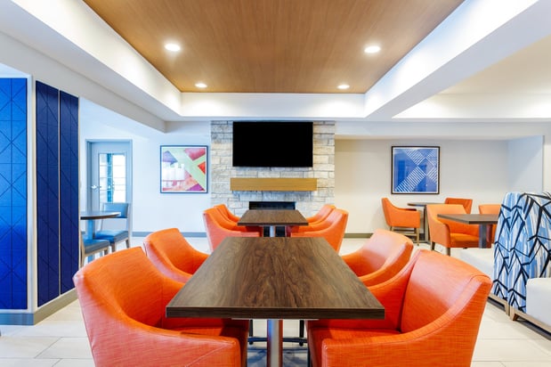 Images Holiday Inn Express & Suites Lancaster by IHG