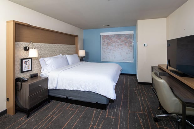Images Holiday Inn & Suites Detroit - Troy by IHG