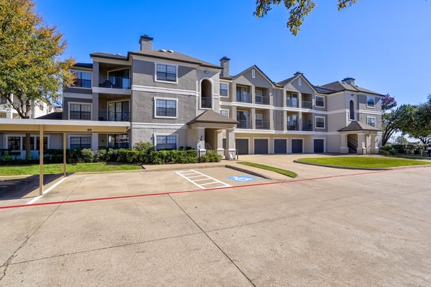 Images Saxony at Chase Oaks Apartments