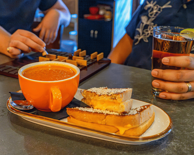 Images Snakes & Lattes Tempe