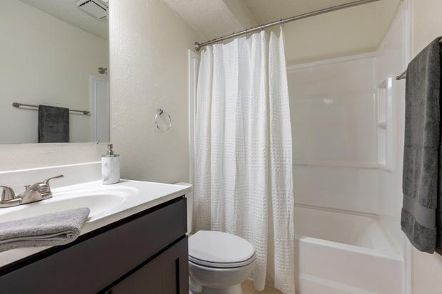 Images Stonesthrow Apartment Homes