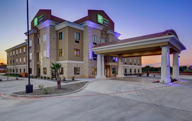 Images Holiday Inn Express & Suites Carrizo Springs by IHG