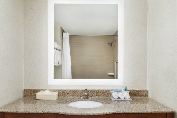 Images Holiday Inn Express & Suites Jacksonville SE- Med Ctr Area by IHG