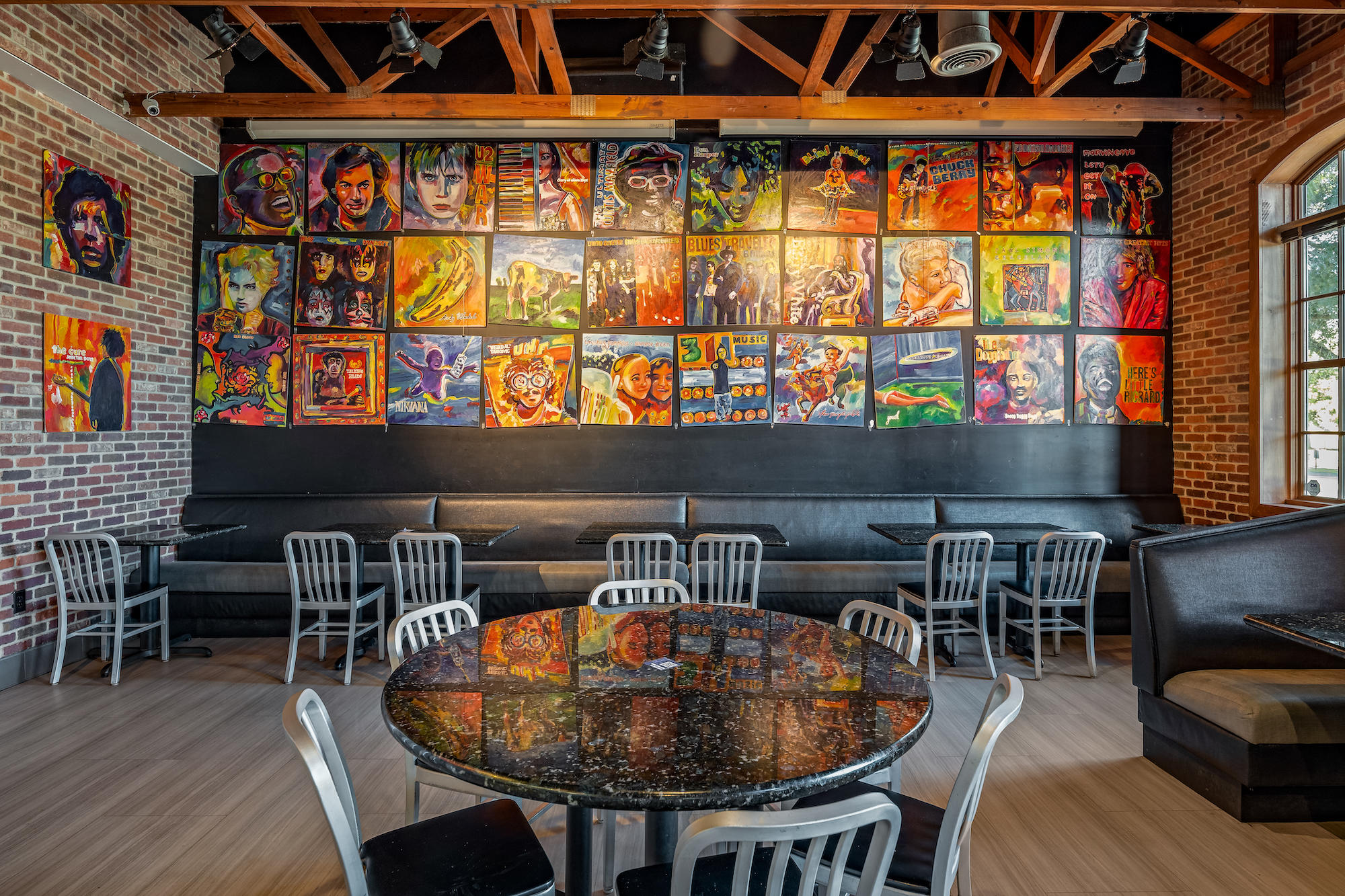 mellow mushroom dining room and mural